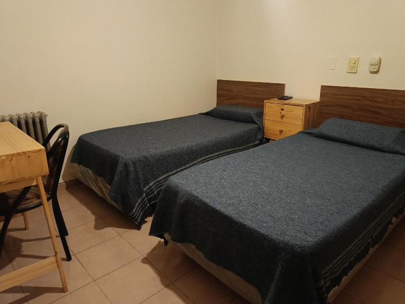 Twin Room image 2