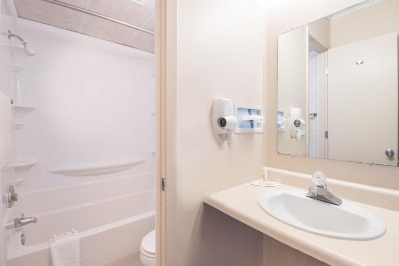 Double Room with Two Double Beds - Non-Smoking image 4