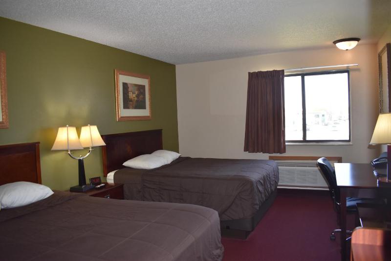 Queen Room with Two Queen Beds - Non-Smoking image 4