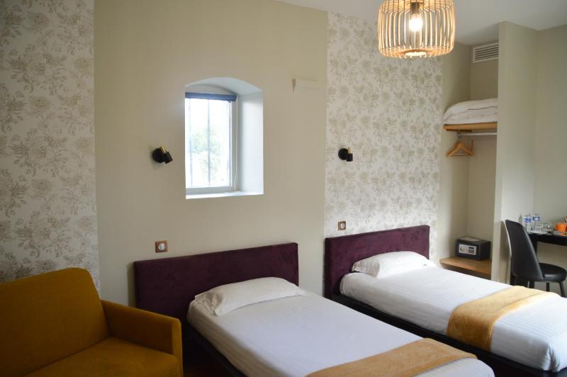 Twin Room image 1