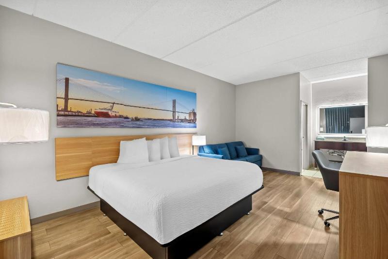 King Suite - Non-Smoking image 1
