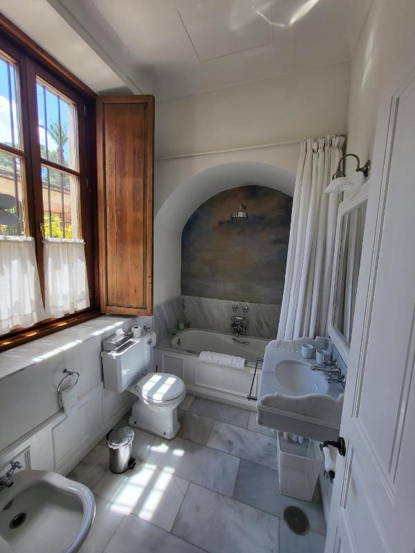 Double or Twin Room image 3