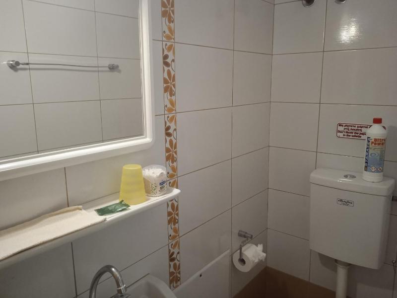 Large Single Room image 3