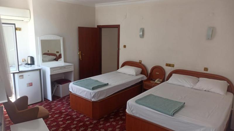 Standard Double or Twin Room image 4