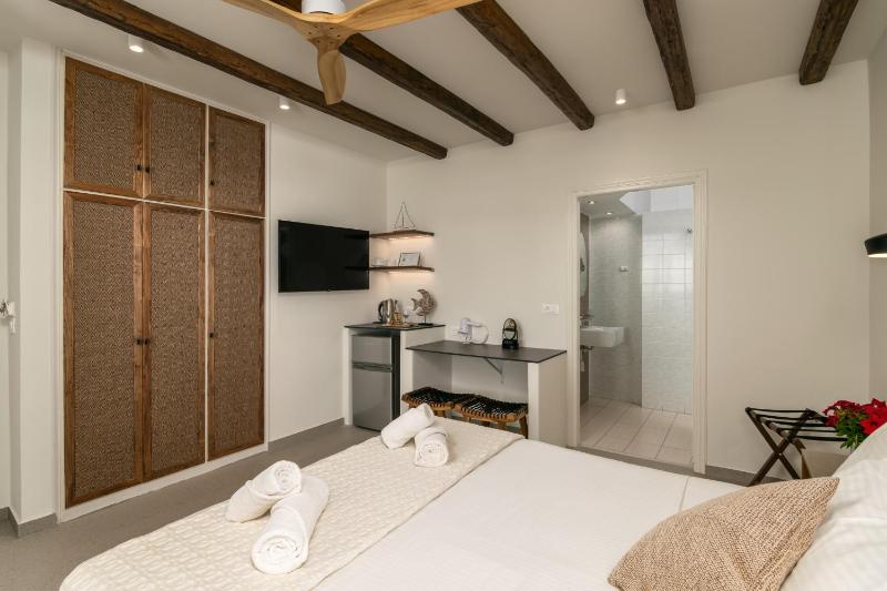 Deluxe Double Room image 4
