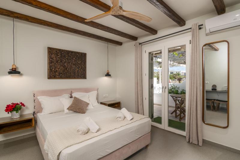 Deluxe Double Room image 1