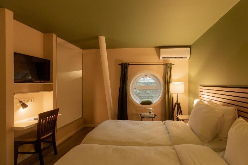 Standard Double or Twin Room image 3