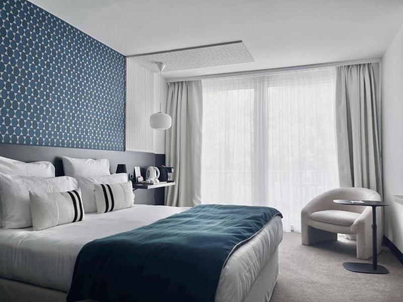 Double Room with Balcony image 3