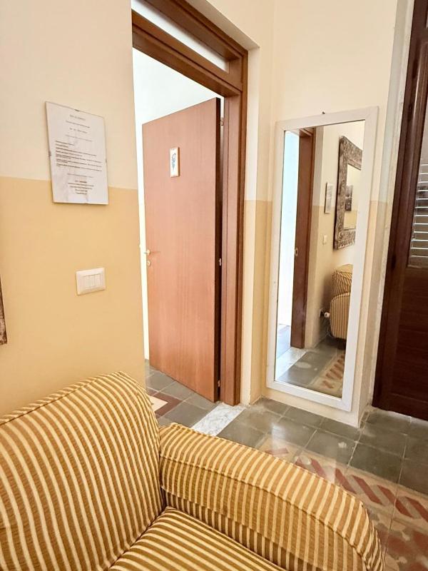 One-Bedroom Apartment image 2
