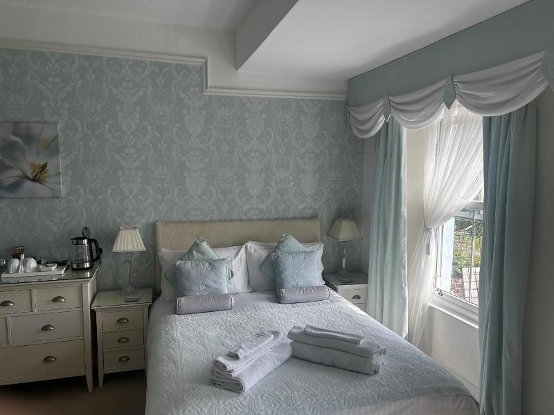 Deluxe King Room - Not Pet Friendly image 3