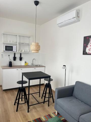 One-Bedroom Premier Apartment image 4