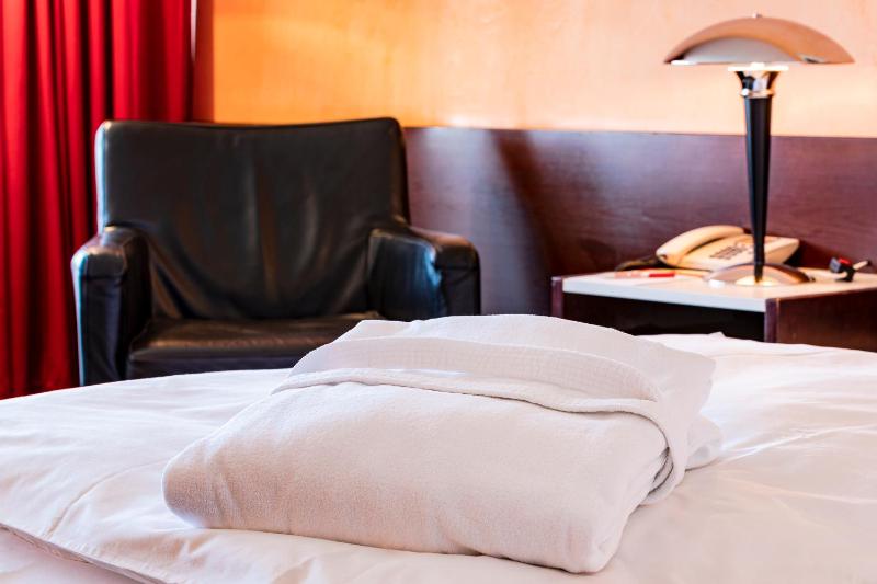 Double Room - Land Side image 4