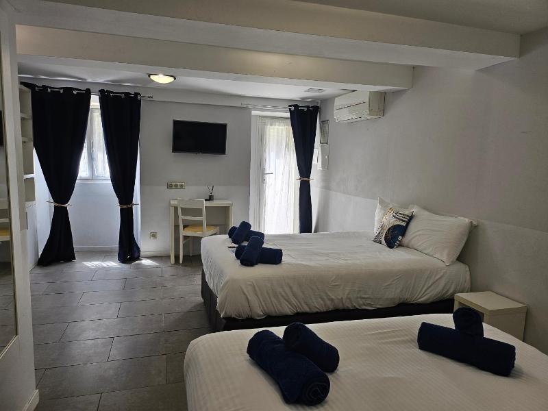 Quadruple Room with private bathroom - Partial Basement- parking side image 1