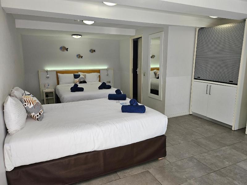 Quadruple Room with private bathroom - Partial Basement- parking side image 3