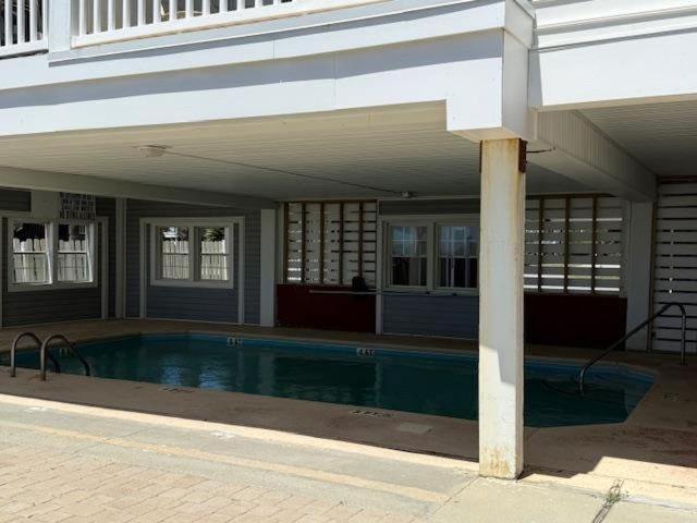 Three-Bedroom Apartment image 4