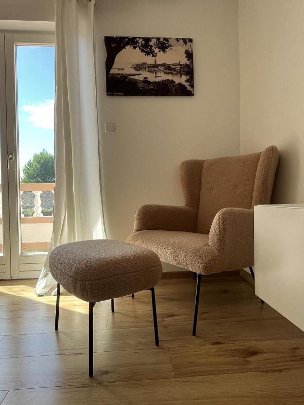 One-Bedroom Apartment image 4