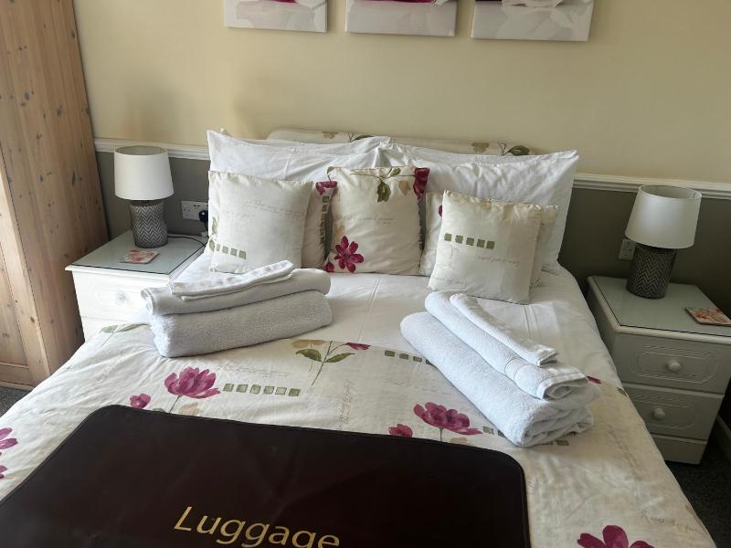 Double Room with Private Bathroom image 3