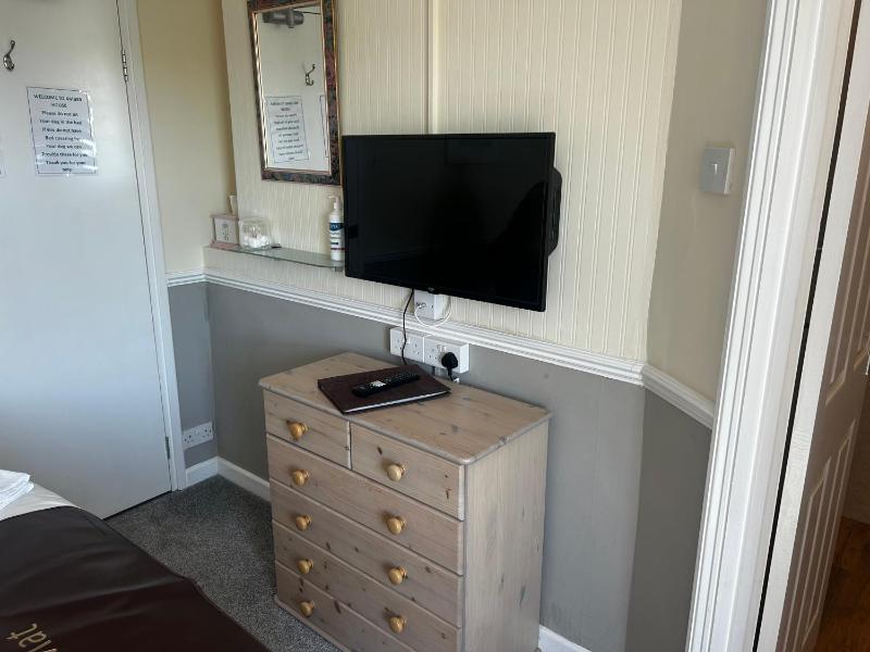 Double Room with Private Bathroom image 2