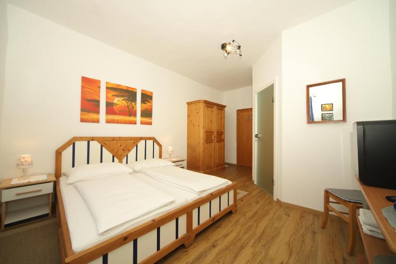 Double Room image 3