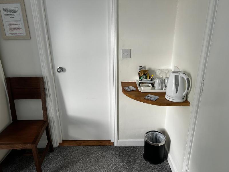 Double Room with Private Bathroom image 2