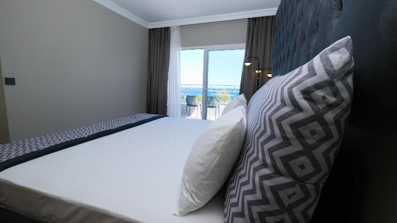 Suite with Spa Bath image 2