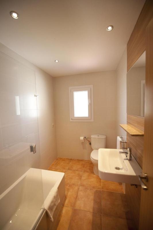 Three-Bedroom Apartment (7 Adults) image 2