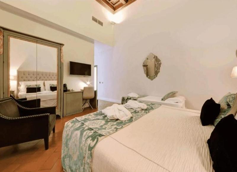 Deluxe Triple Room image 1