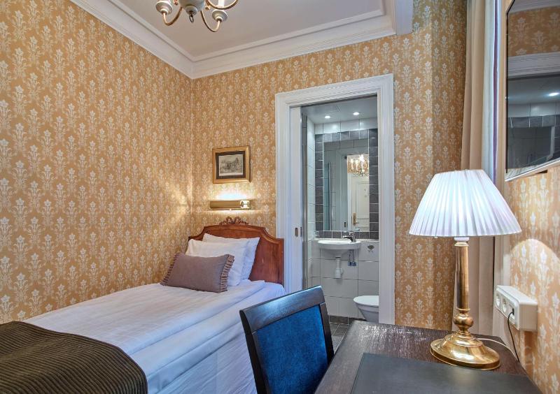Standard Single Room image 4