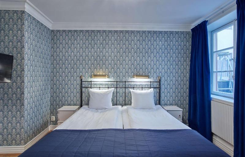 Standard Twin Room image 4
