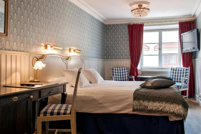 Standard King Room image 4