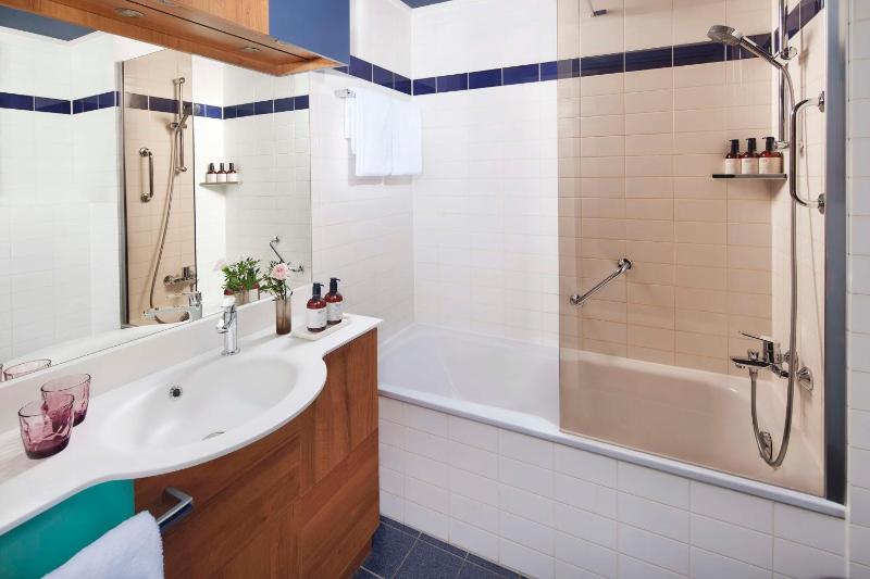 Superior Room with Panoramic Canal View with Extra Bed (2 Adults + 1 Child) image 2