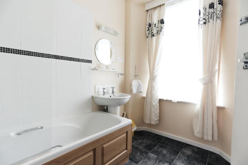 Nethway Hotel - image 30
