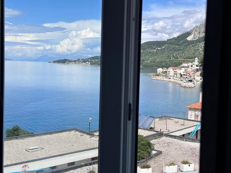 Apartment with Sea View image 2