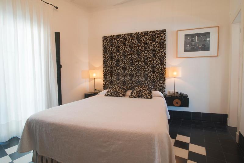 Deluxe Double Room with Balcony and Sea View image 1