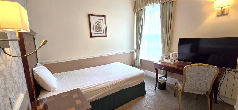 Single Room with Private Bathroom image 2