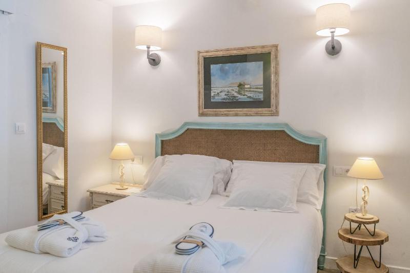 Double Room image 3