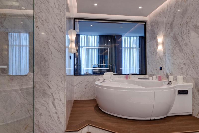 Presidential Suite image 3