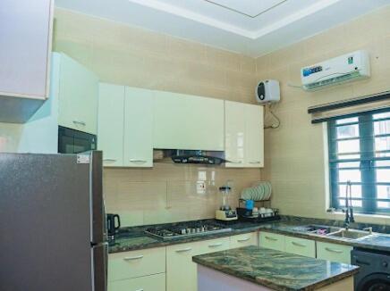 Lekki 3 Bedrooms Furnished Home Ensuite Stylish & Comfortable - image 6