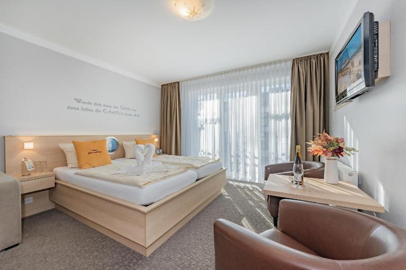 Deluxe Double or Twin Room image 1