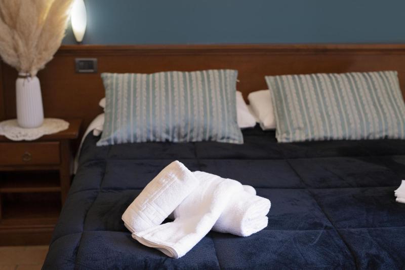 Classic Triple Room image 2