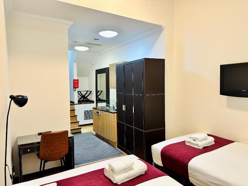Triple Room image 3