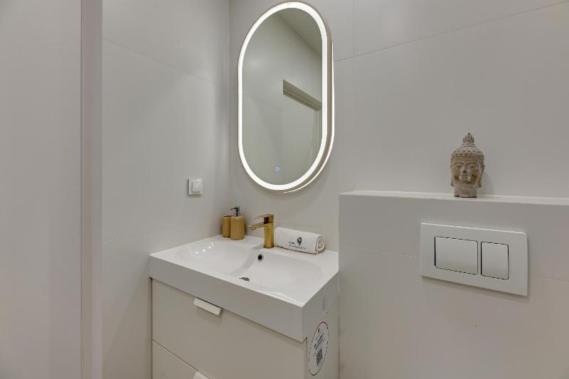 Plac Unii Gdynia Central by Lion Apartments - image 9