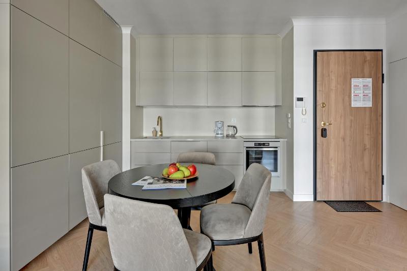 Plac Unii Gdynia Central by Lion Apartments - image 8