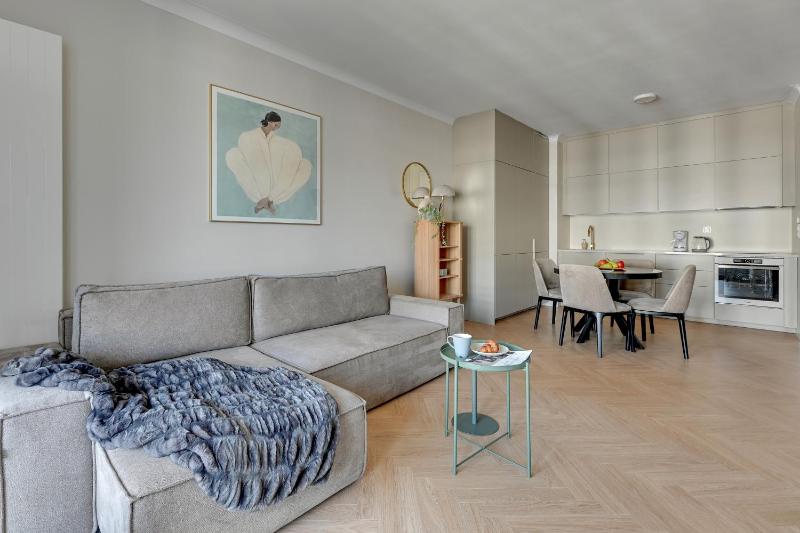 Plac Unii Gdynia Central by Lion Apartments - image 35