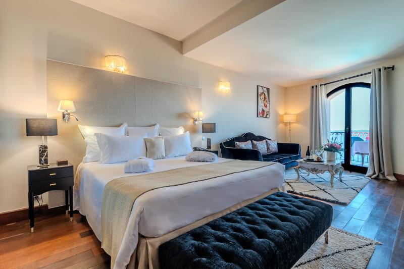 Deluxe Junior Suite with Sea View and Balcony or Terrace image 3