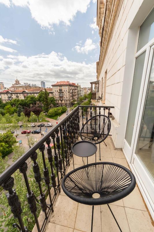 Apartment with Balcony image 3