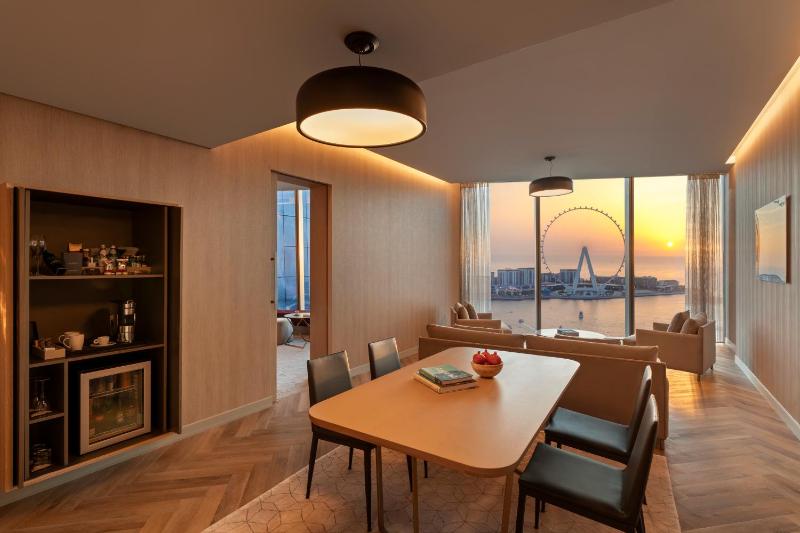 One Bedroom Premium Suite  image 3