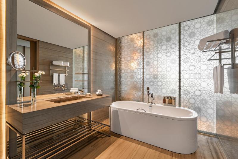 One Bedroom Premium Suite  image 4