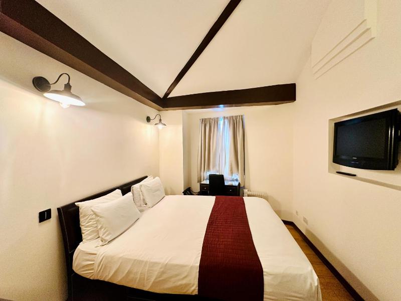 Double Room image 2