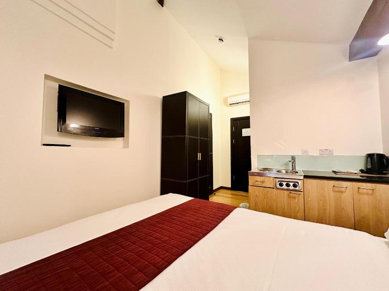 Double Room image 3